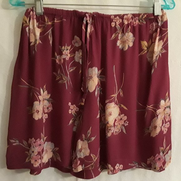 Kar a van rayon crepe magenta floral shorts - Picture 1 of 3